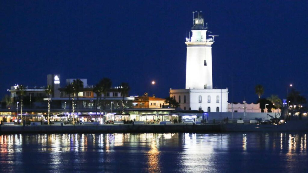 Paseo de la Farola: between the sea and the city 4 Paseo farola 2