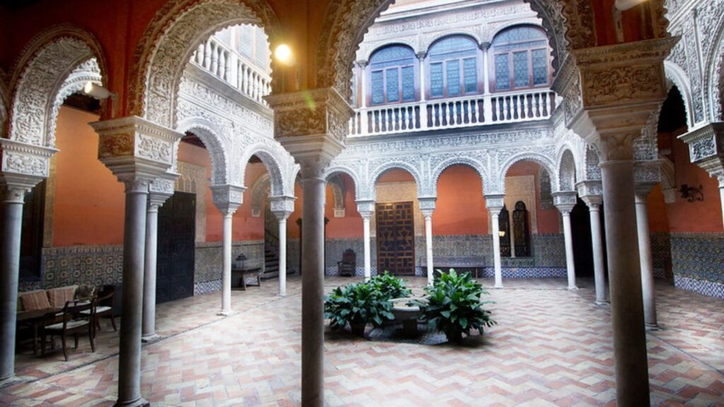 What to see in Seville: Casa Palacio Salinas 2 Salinas Palace House 1