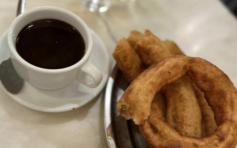 Dónde comer en Sevilla: Los mejores lugares para disfrutar de la gastronomía local 3 cafe bar el comercio edited 1
